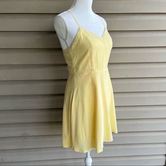 •Forever 21• Sundress with Cutout Back - Size Medium - Picture 5 of 10